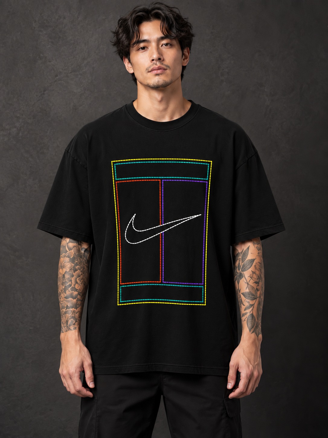 Modelo virtual con brazos tatuados y camiseta Cancha Neón de frente