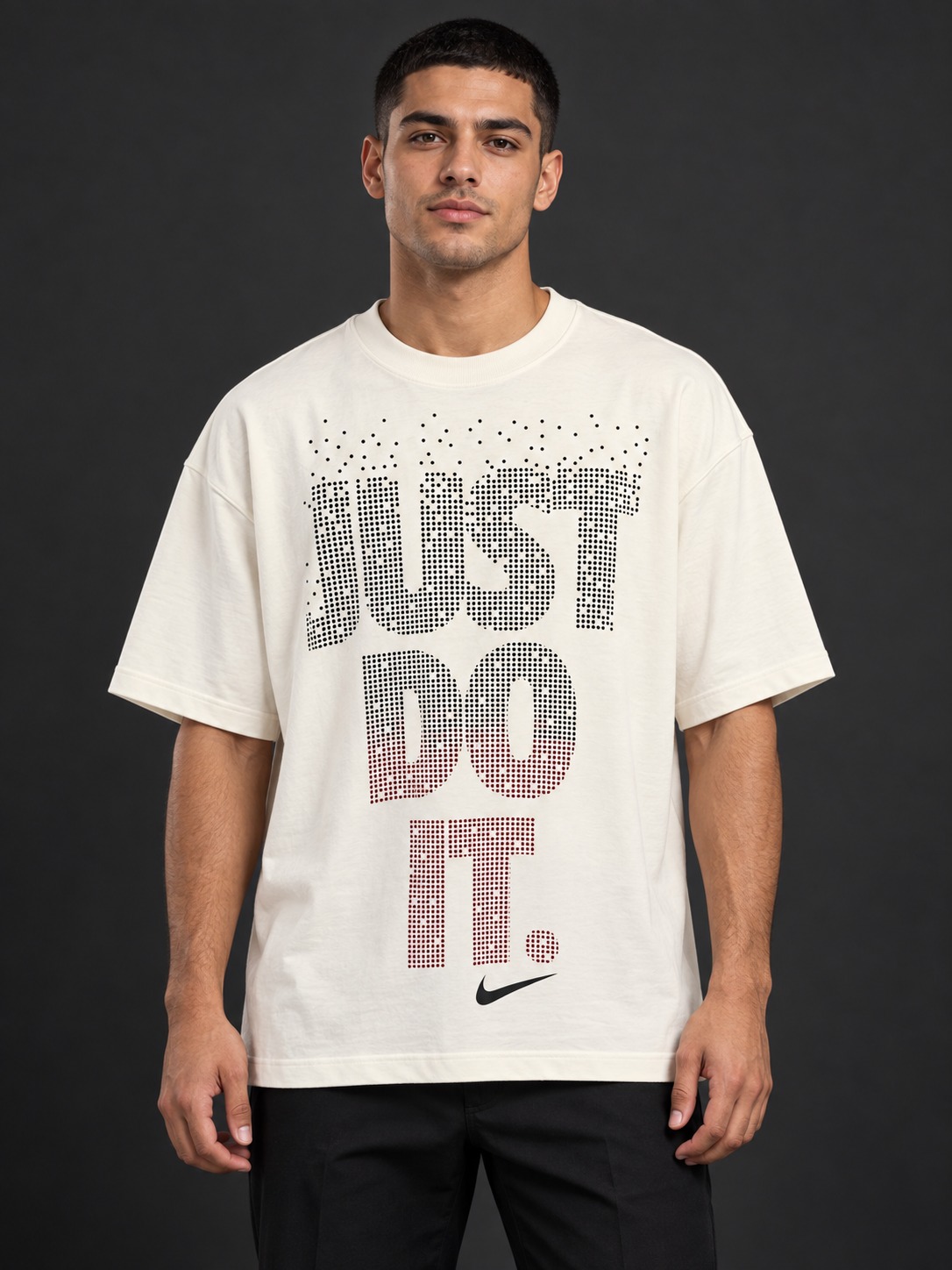 Modelo virtual con camiseta Impulso Urbano, estampado de letras punteadas